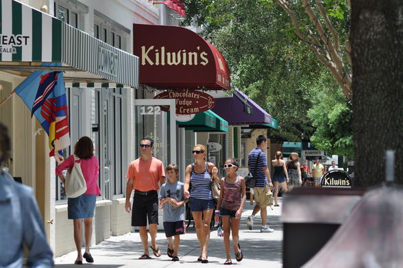 family walking and shopping on park avenue in historic winter park during original orlando tours