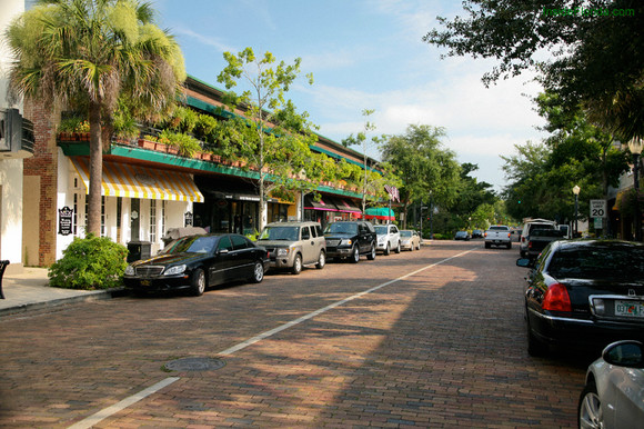 shopping on park avenue in historic old world winter park during original orlando tours